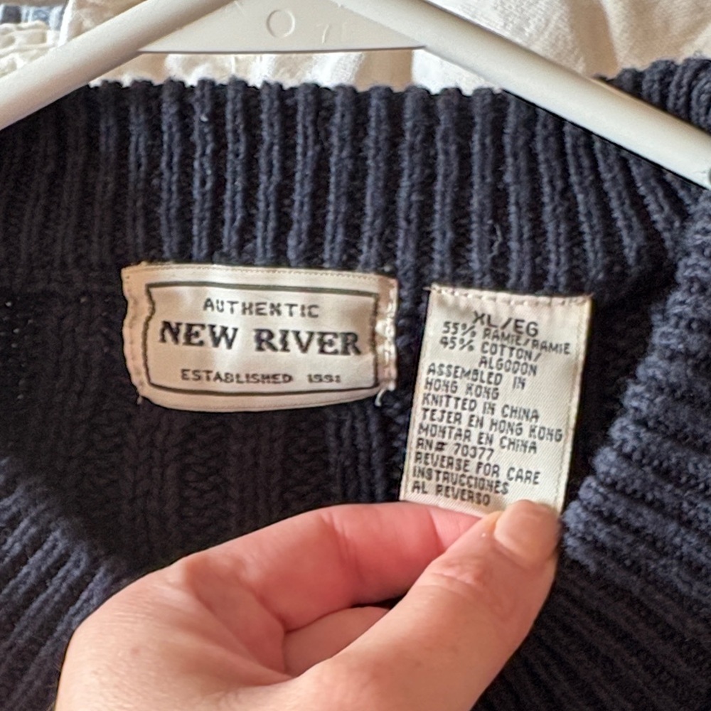 Authentic New River Men's Navy Sweater - Picture 5 of 7